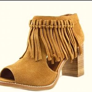Sbicca tan suede fringe open toed booties